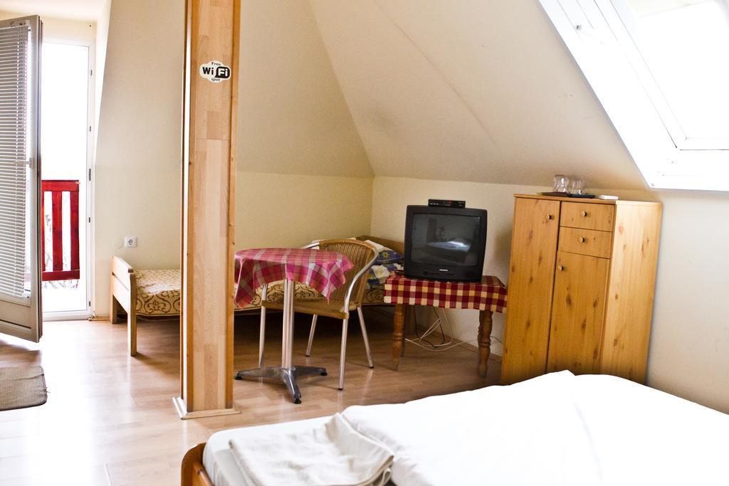 Bed and Breakfast Szekely Fogado Tunyogmatolcs Номер фото